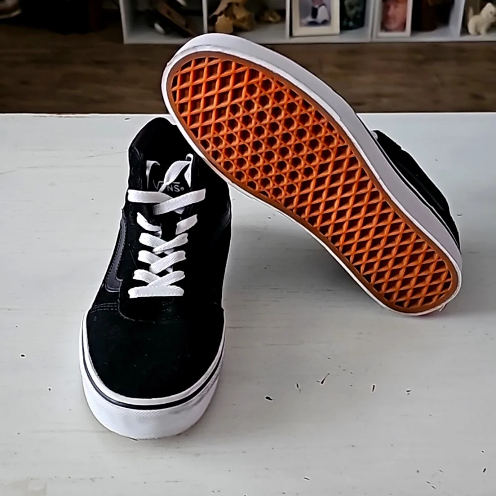Vans - Picture 1 of 4